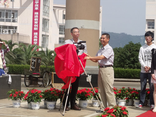 关注安全 摄制青春——记伟德国际官网首部校园安全宣传电影《危险地带》开机仪式