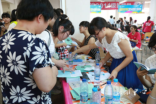 【驻足，再出发】系列五 润物无声，笑迎新生——记Bevictor伟德官网志愿者工作